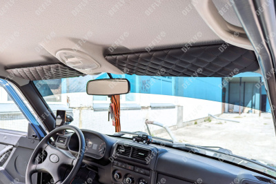 Чехлы на солнцезащитные козырьки Lada Niva 4x4, с 2019г., экокожа черная, комплект 2 шт.