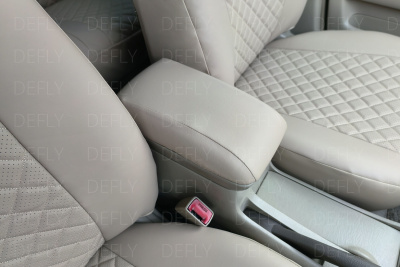 Чехлы на сиденья Toyota Corolla (E120), 2000-2006, седан, правый руль, экокожа бежевая/ромб перфорация 