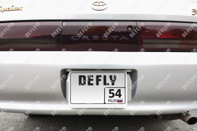 Рамка для номера автомобиля квадратная с защелкой, пластиковая, белая, 2 шт