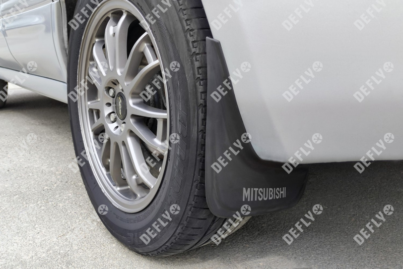 Брызговики универсальные Mitsubishi черные