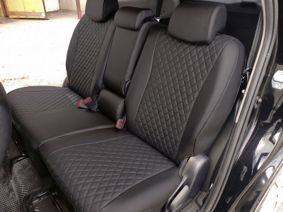Чехлы на сиденья Toyota Wish (XE20), 2009-2017, 5 мест, экокожа премиум черная/ромб перфорация