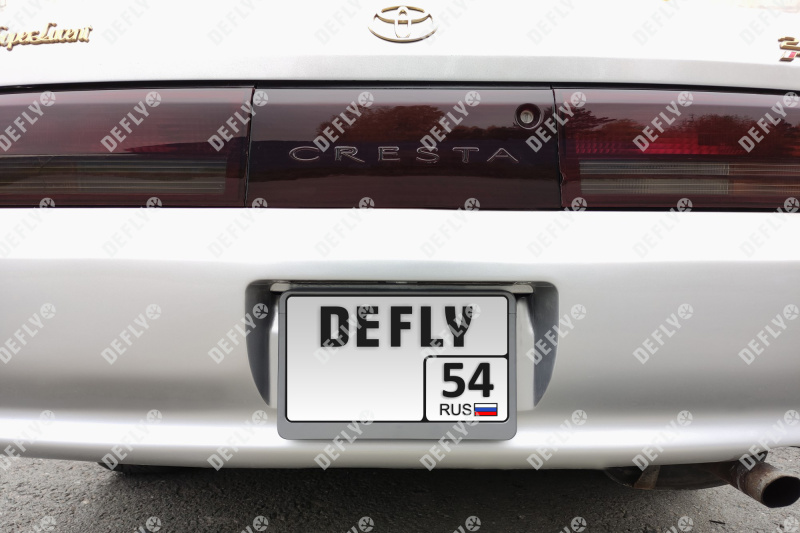 Рамка для номера автомобиля квадратная с защелкой, пластиковая, серая 